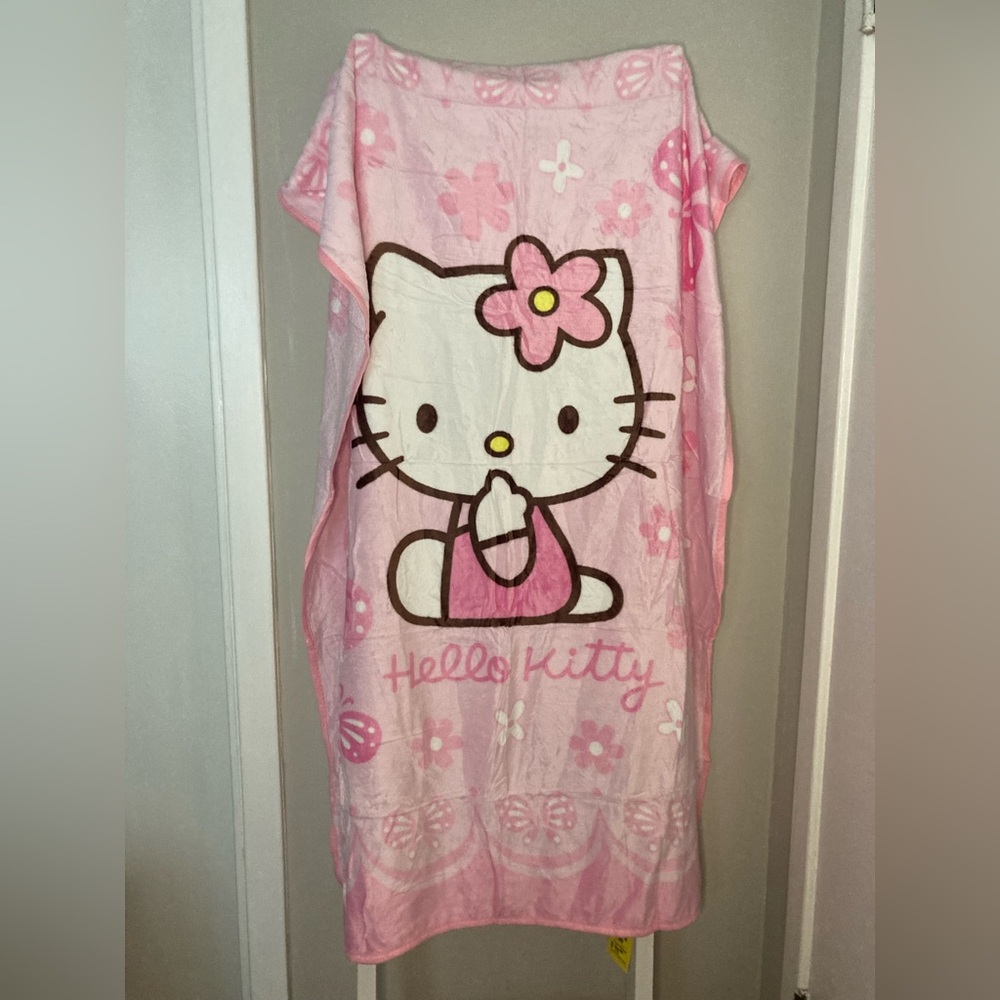 Hello Kitty Blanket - Picture 2 of 4
